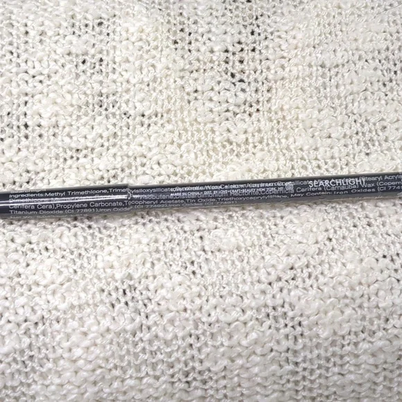 LOVE•CRAFT•BEAUTY Gel Line Eye Pencil in Searchlight, 1.21g/0.042oz - Picture 5 of 9